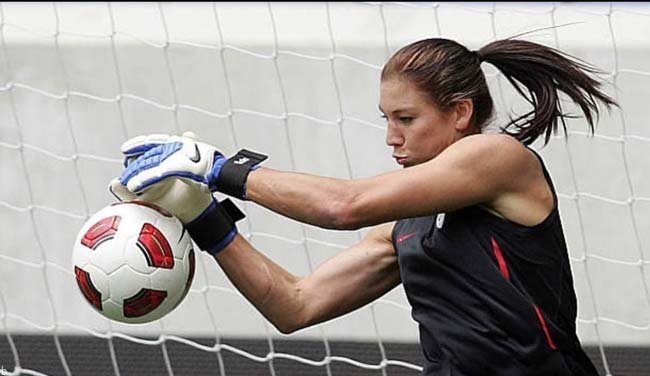 نگاهی به ماجرای 100 تجاوز به دروازه بان زنان تیم فوتبال آمریکا (+عکس)
